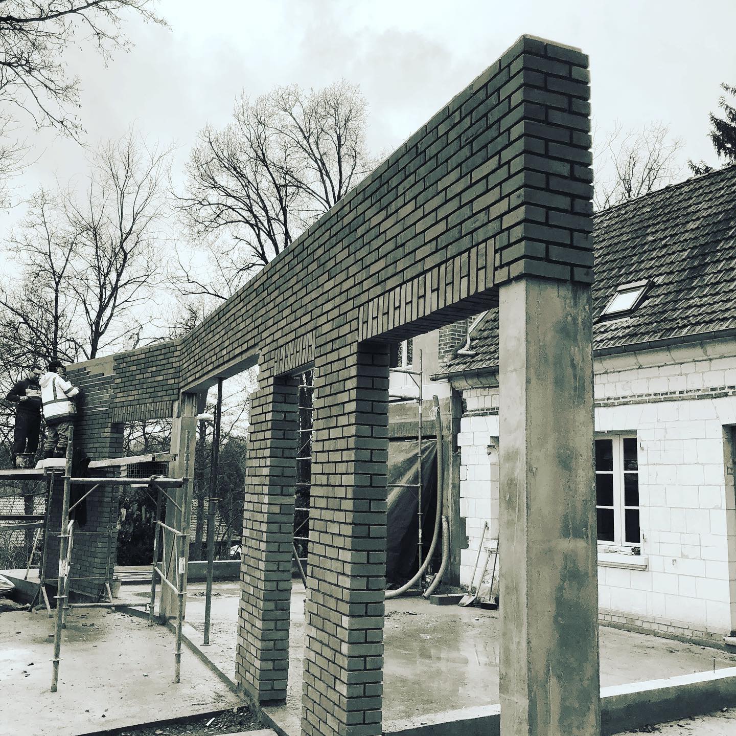 Agrandissement avec terrasse et pose de briquettes - Photo 3