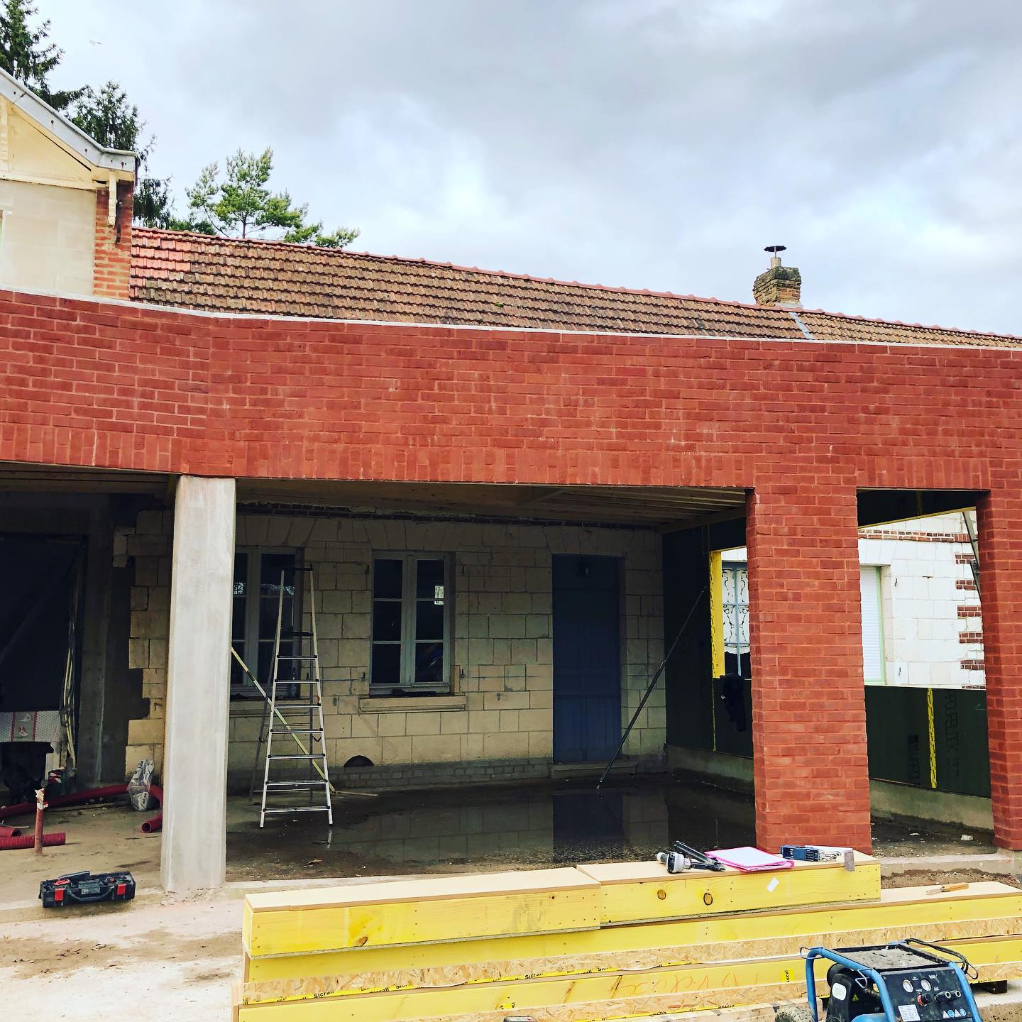 Agrandissement avec terrasse et pose de briquettes - Photo 6